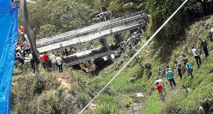 Ponte cede durante evento evangélico e deixa ao menos 40 feridos em Laranjal - Silvan Alves/Divulgação