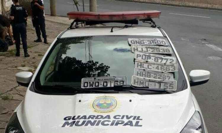 Homem é preso por arrancar placas de carros na Avenida dos Andradas - Guarda Municipal/Divulgação