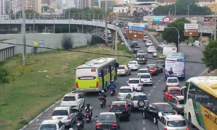 Trânsito é bom no entorno da rodoviária na volta do feriado prolongado  - Paulo Filgueiras/EM/ DA Press