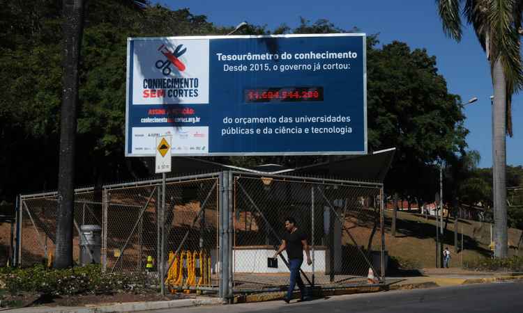Funcionários da UFMG e de outras seis instituições federais de Minas estão em greve - Túlio Santos/ EM/ D.A Press