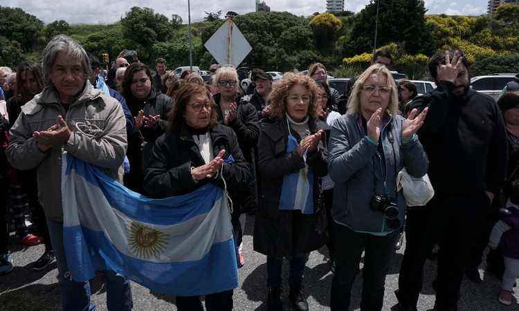 Submarino argentino desaparecido reportou avaria em sua última mensagem - EITAN ABRAMOVICH/AFP 