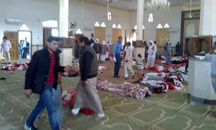 Sobe para 184 o número de mortos em ataque à mesquita no Sinai egípcio - STRINGER / AFP