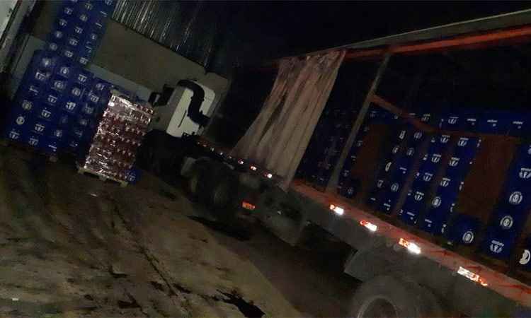 PM prende seis suspeitos de roubarem carga de bebidas de R$118 mil na Grande BH - Polícia Militar/ Divulgação 