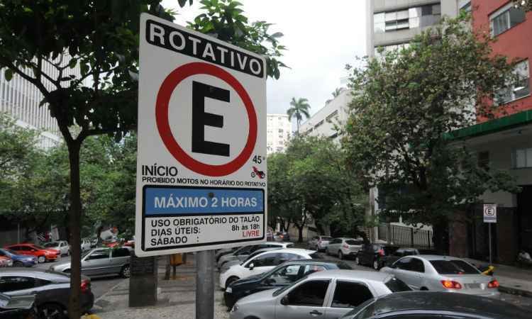 Estacionamento rotativo será liberado aos sábados em dezembro no Centro de BH - Tulio Santos/EM/D.A Press