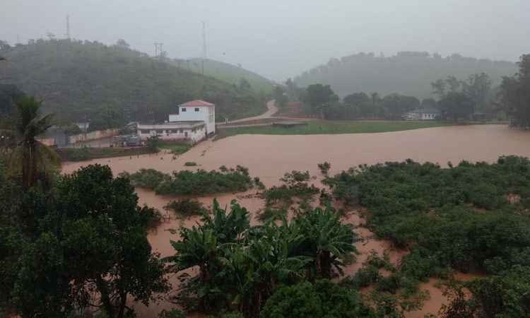 Chuva provoca alagamentos no interior de Minas e uma criança morre - Reprodução da internet/WhatsApp