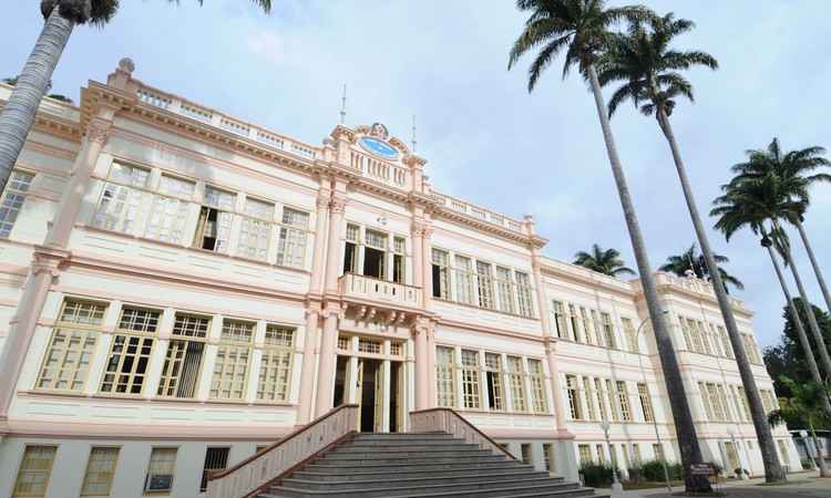 Interdição de estrada vai mudar trajeto de ex-alunos para evento da UFV - Leandro Couri/EM/DA Press