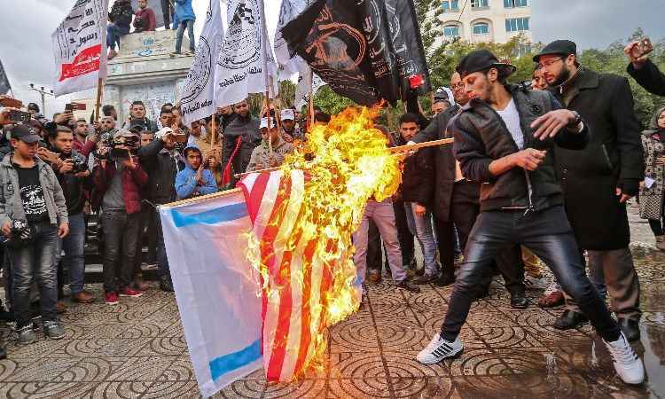 Trump reconhecerá Jerusalém como capital de Israel e mundo árabe reage - MAHMUD HAMS / AFP