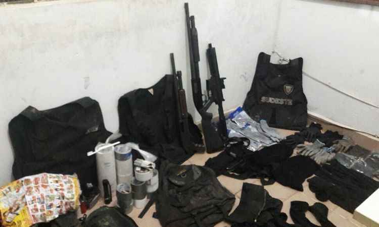 PM encontra armas e explosivos usados em ataques a bancos no interior de Minas - Polícia Militar/ Divulgação 