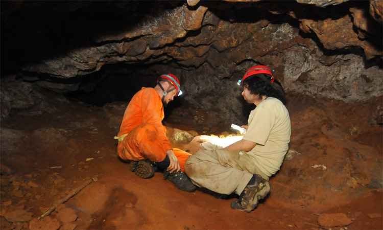 Caverna no Parque das Mangabeiras foi aberta pelas garras de animal pré-histórico - Jair Amaral/EM/DA Press