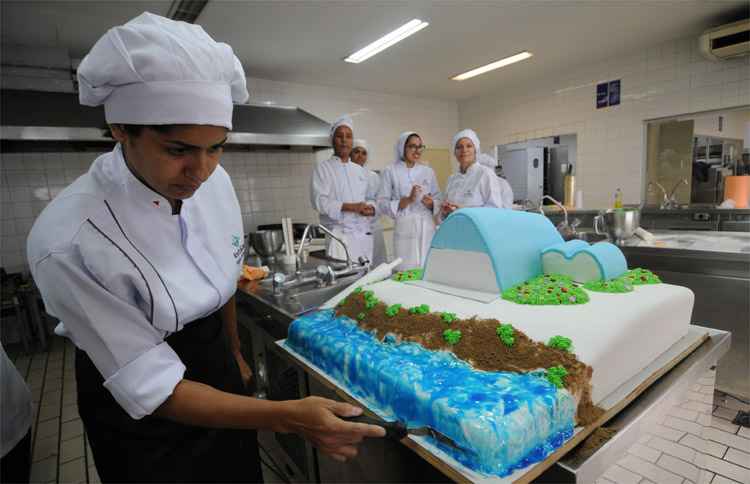 Previsão de chuva cancela distribuição dos cupcakes de aniversário de BH - Leandro Couri/EM/DA Press