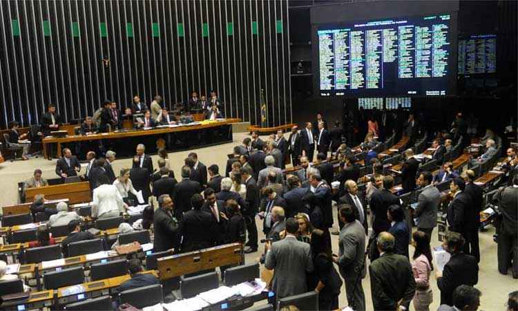 Orçamento de 2018: Congresso aprova salário mínimo de R$ 965 e fundo eleitoral de R$ 1,7 bi - Jonas Pereira/Agência Senado