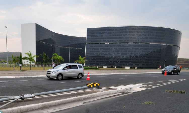 TCE emite alerta ao governo de Minas sobre gasto com pessoal - Ramon Lisboa / EM / D.A. Press