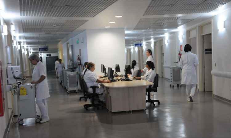 Aberto em capacidade plena, Hospital do Barreiro conta com repasses - Paulo Filgueiras/EM/DA Press