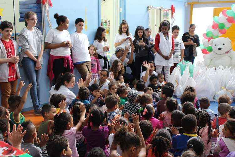 Campos do Jordão e Comunidade do Moinho recebem doações do projeto Sacolinhas de Natal de colégios salesianos  - Dino