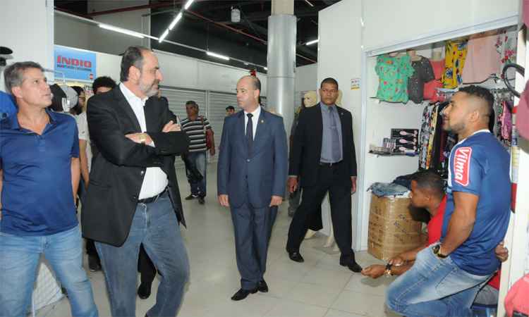 Kalil faz visita surpresa e aprova espaço para camelôs em shopping popular de BH - Paulo Filgueiras/EM/DA Press