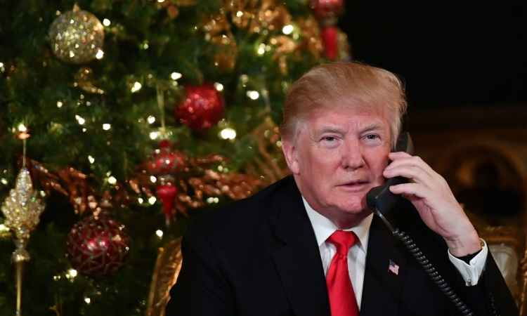 Trump se diz responsável por resgatar a expressão "Feliz Natal" - NICHOLAS KAMM