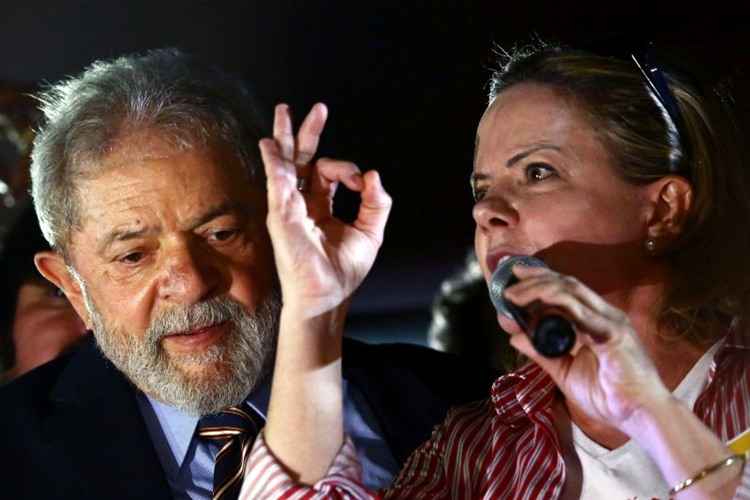 "Para prender Lula, vai ter que matar gente", diz Gleisi Hoffman - Heuler Andrey/AFP