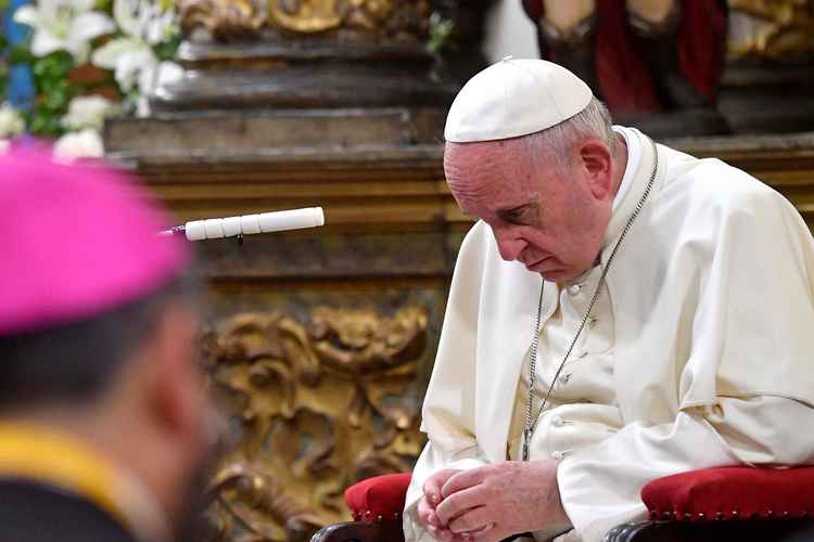 Papa expressa sua vergonha por abusos sexuais na Igreja - LUCA ZENNARO / POOL / AFP