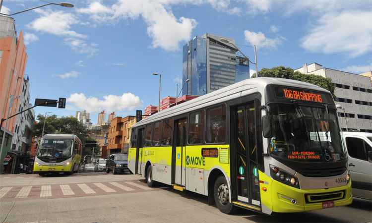 Ônibus do Move circulam sem cobrador nos dias úteis em BH - Rodrigo Clemente/EM/DA Press