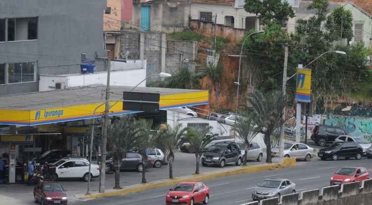 Gasolina sobe 19,5% em seis meses no Brasil - Leandro Couri/EM/D.A Press