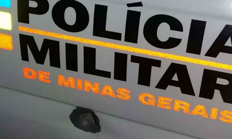 Grupo especializado em ataques a banco troca tiros com a PM e casas são atingidas - Polícia Militar/Divulgação