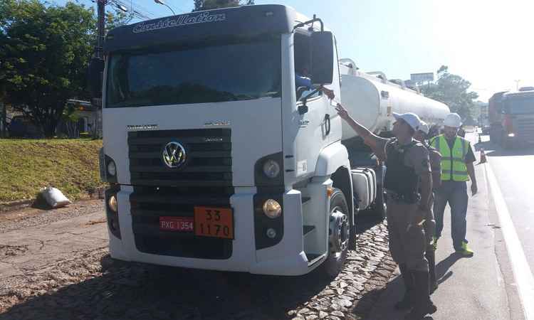 Operação conjunta fiscaliza transporte de cargas perigosas no Anel Rodoviário  - Polícia Militar/Divulgação