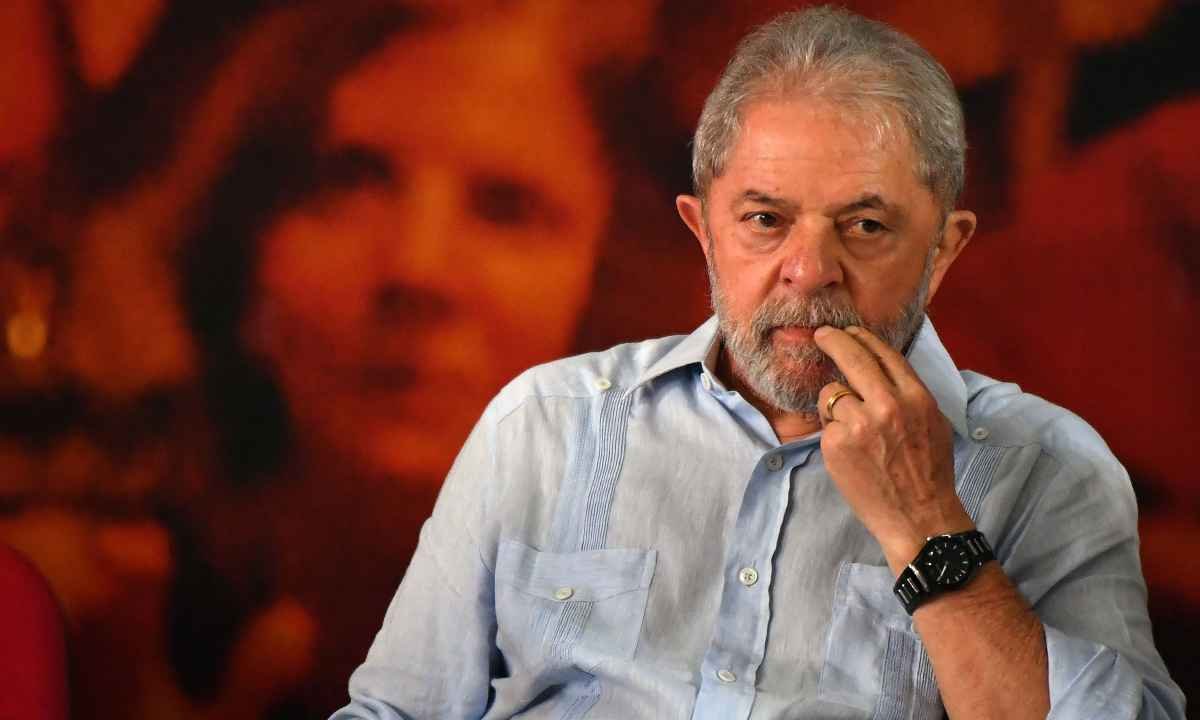 À sombra de Lula, PT enfrenta o desafio de se manter de pé até as eleições - NELSON ALMEIDA/AFP