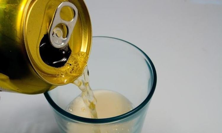 Mulher deve ser indenizada em R$ 6 mil por encontrar larvas em cerveja  - Marcos Santos/USP Imagens
