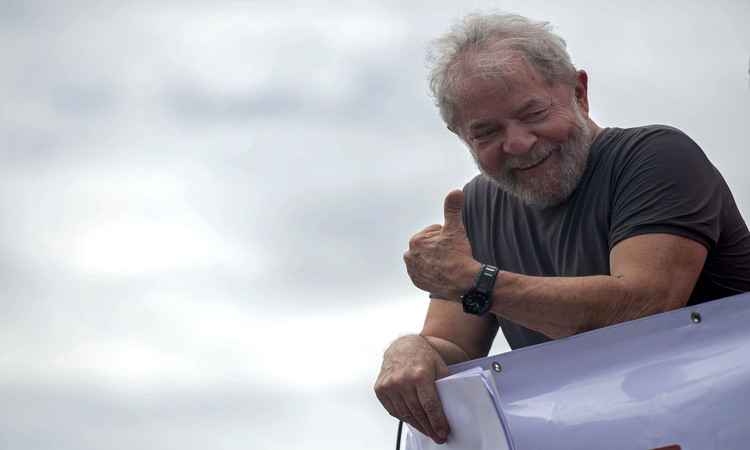 Moro diz que recibos de aluguel de Lula não são 'materialmente falsos' - AFP / MAURO PIMENTEL 