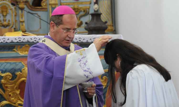 Dom Walmor celebra missa com cerimônia de imposição das cinzas no Santuário da Serra da Piedade - Beto Novaes/EM/D.A PRESS