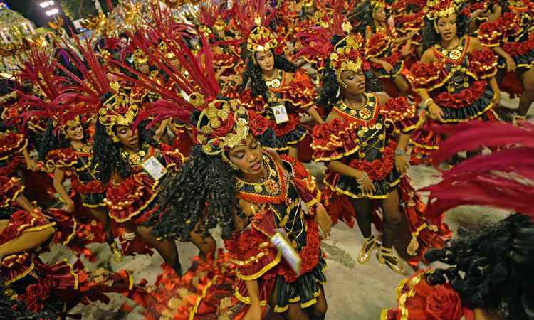 A Beija-Flor é a campeã do carnaval do Rio de 2018 - Mauro Pimentel / AFP