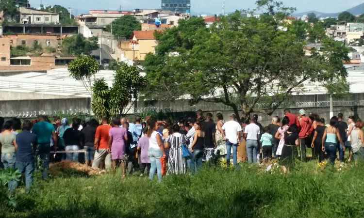 Corpos de duas vítimas de acidente com ônibus no Barreiro são sepultados em BH - Gladyston Rodrigues/EM/D.A.Press