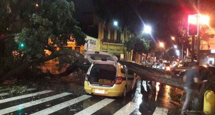 Temporal alaga bairros do Rio e deixa três mortos durante a madrugada - Reprodução/Twitter/Centro de Operações Rio