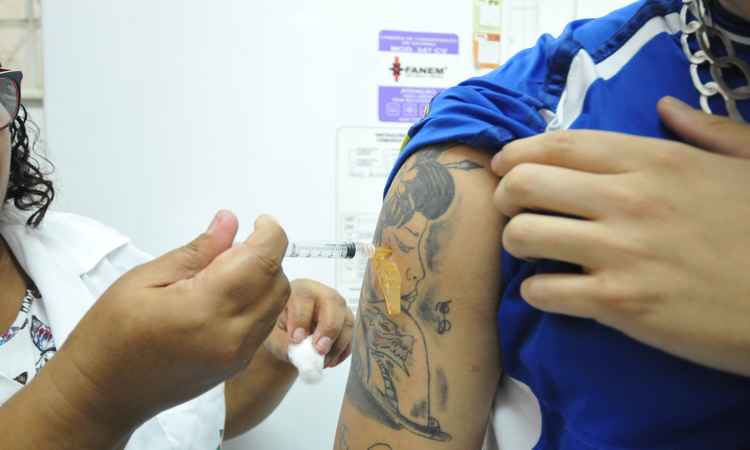 Ministério da Saúde estuda aumentar distribuição de vacina contra febre amarela - Alexandre Guzanshe/EM/D.A Press