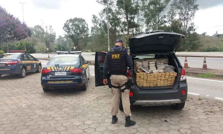PRF prende casal que transportava 260 quilos de maconha em carro clonado - Polícia Rodoviária Federal/Divulgação