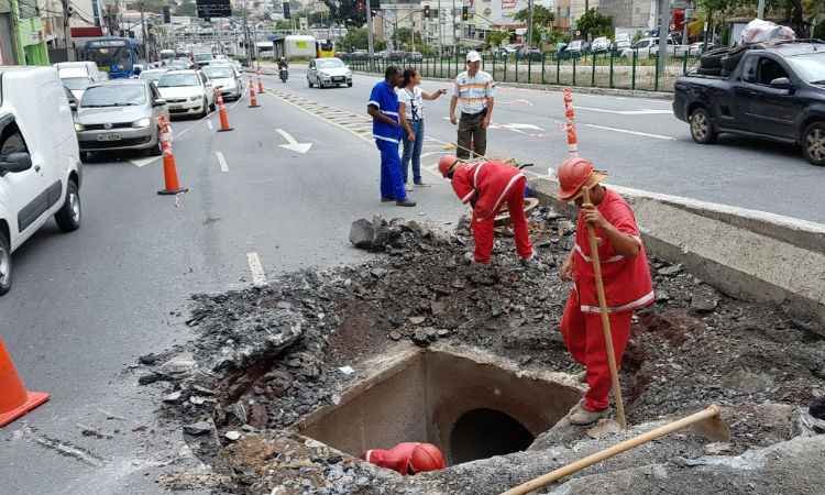 Obras em dois trechos deixam trânsito lento na Avenida Cristiano Machado - Gladysotn Rodrigues/EM/D.A.Press