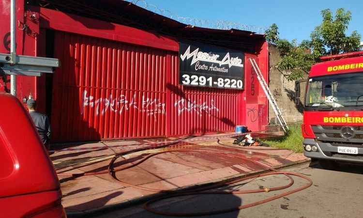 Oficina mecânica é arrombada e incendiada no Bairro Carlos Prates, em BH - Corpo de Bombeiros/ Divulgação