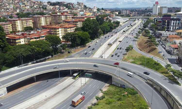 Obras emergenciais fecham viaduto na Avenida Antônio Carlos por 40 dias  - Edésio Ferreira/ EM/ D.A Press