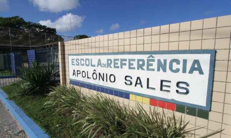 Aluna que foi trocada de lugar na sala de aula terá que pagar R$ 5 mil a professor - Nando Chiappetta/DP/DA Press