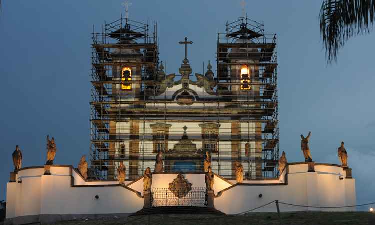 Basílica de Congonhas começa a receber pintura externa durante restauração - Leandro Couri/EM/D.A PRESS