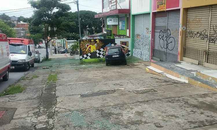 Carro invade calçada e atropela mãe e duas filhas na Pampulha - Corpo de Bombeiros/ Divulgação