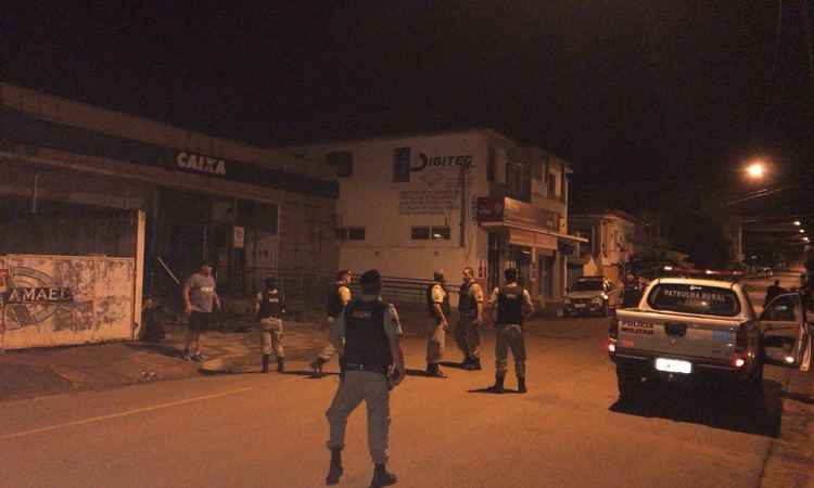 Bandidos arrombam agência bancária e provocam medo na população de Luz - Polícia Militar/ Divulgação 