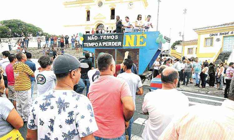 População faz manifestação em Santa Luzia pedindo eleição para prefeito - Beto Novaes/EM/D.A Press