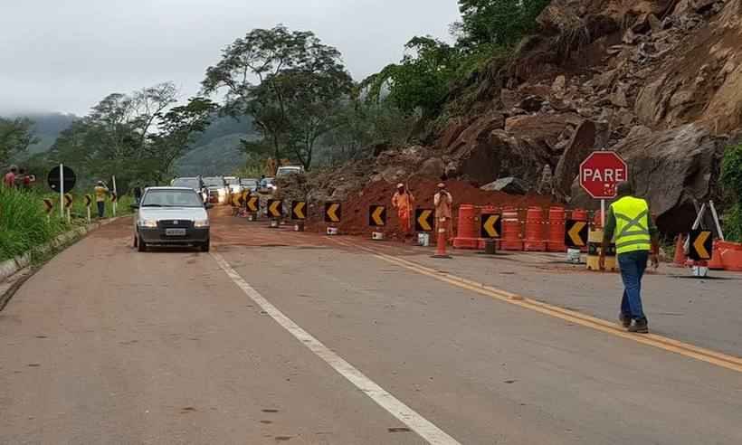 BR-116 será fechada nesta sexta-feira para detonações de rochas - PRF/Divulgação