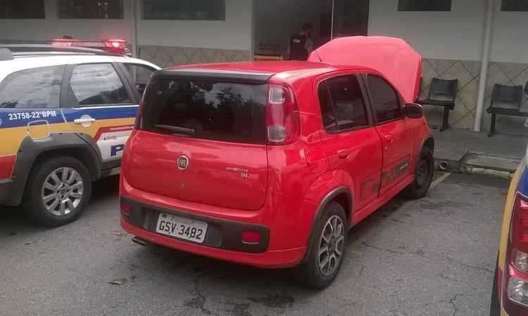 PM recupera carro da Uber roubado e prende quatro homens em BH - Polícia Militar/ Divulgação 