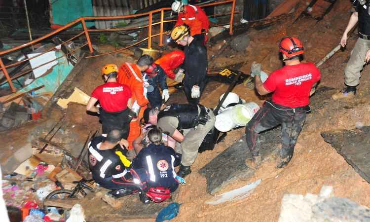 Possibilidade de temporais na madrugada deixa bombeiros em alerta na Grande BH - Gladyston Rodrigues/EM/D.A Press