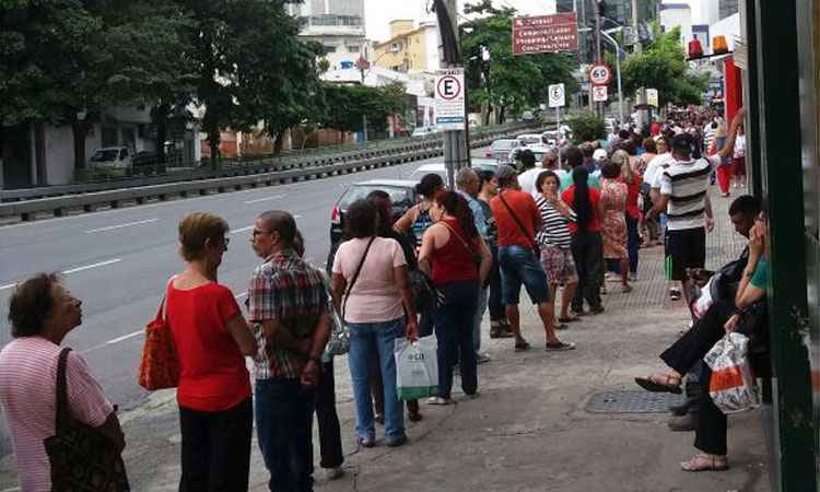 Filas retornam ao Farmácia de Todos - Marta Vieira/EM/DA Press