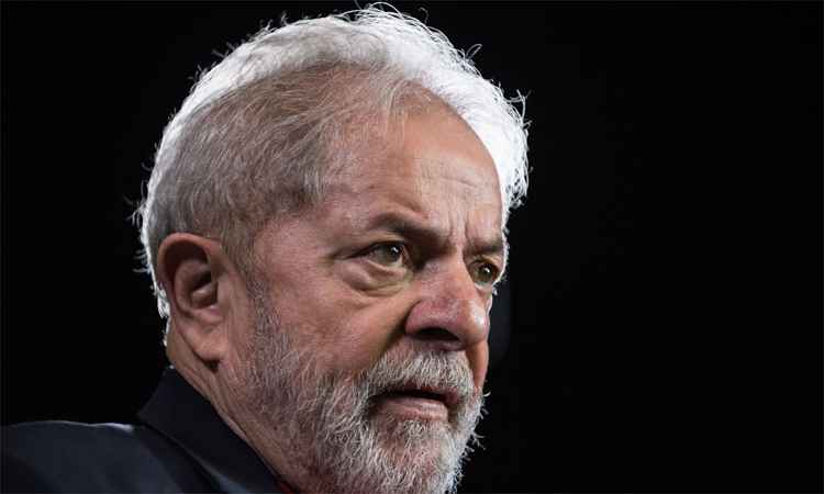 Palanque é atingido por ovos em Santa Catarina e Lula reage: 'canalha não tem cara' - Nelson ALMEIDA / AFP