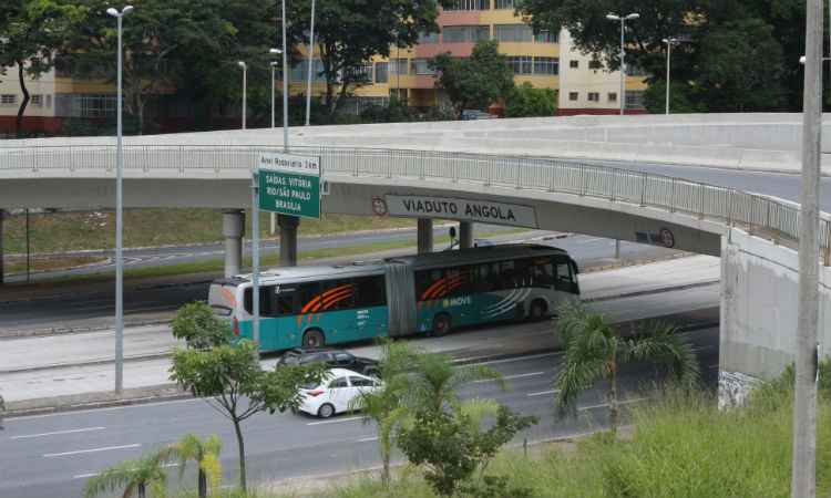 Avenida Antônio Carlos será fechada por três horas para intervenções no Viaduto Angola - Edesio Ferreira/EM/D.A Press