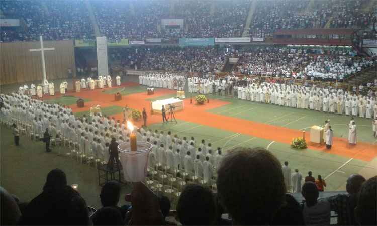 Missa da Unidade reúne milhares de católicos no Mineirinho  - Beto Novaes/EM/DA Press